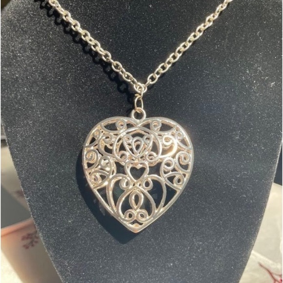 Claire's Jewelry - Vintage Claire's NECKLACE Heart Cage
Pendant Art Deco Style Silver Tone